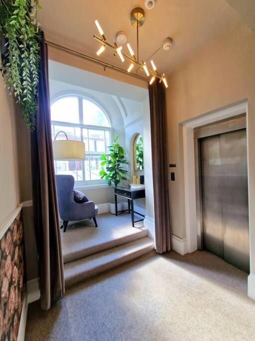 Апартаменты Gorgeous Hyde Park With Lift-elevator Access & View *